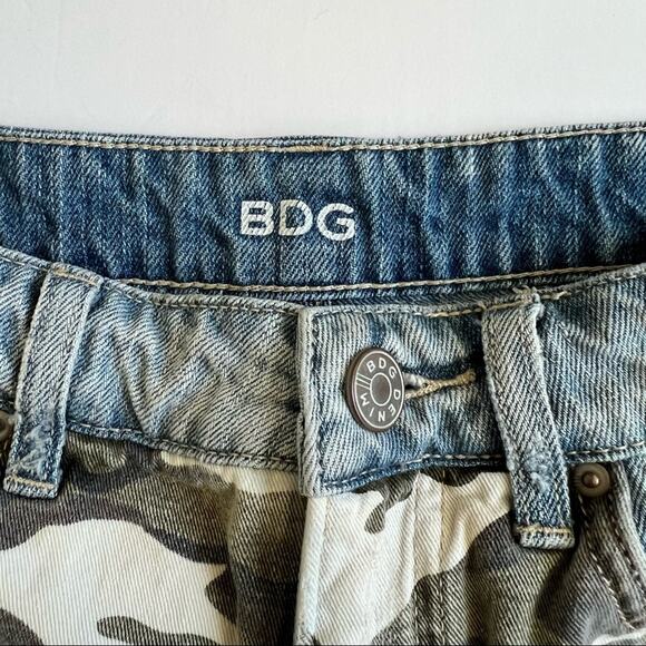 BDG Camo Denim Shorts 27W Urban Outfitters High Rise Dree - Picture 2 of 7